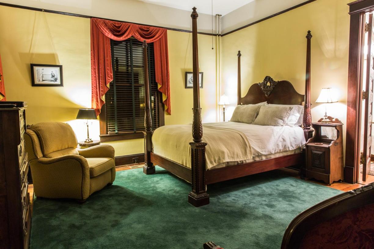 Queen Room